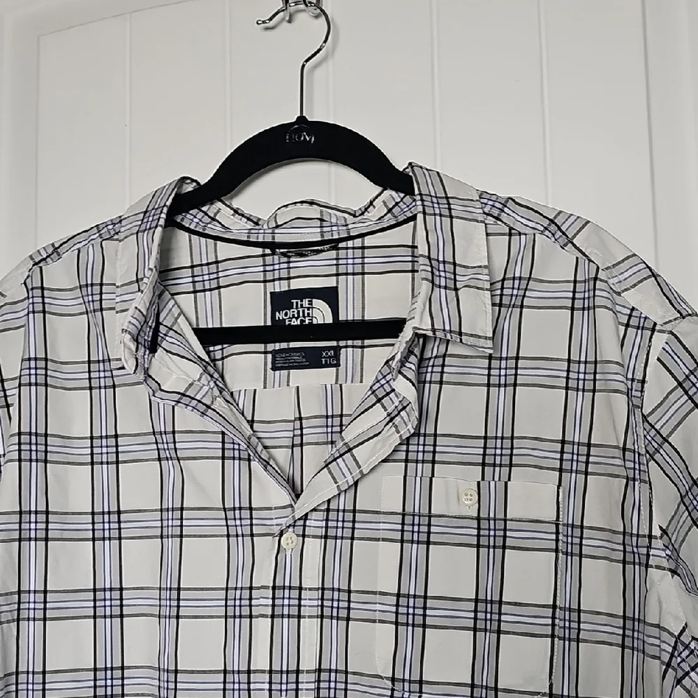 North Face XXL Casual White and Blue Button Down Shirt